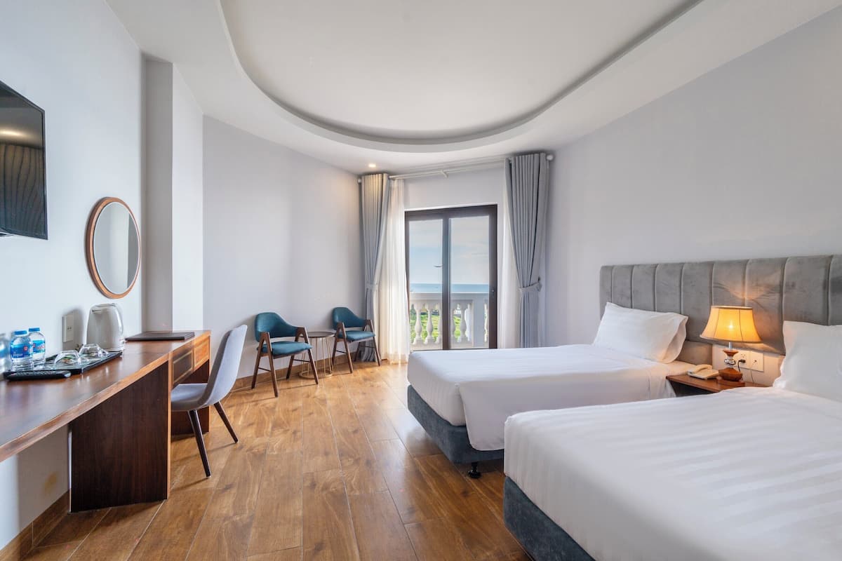 Deluxe Twin Sea View | Minibar, desk, blackout curtains, free WiFi