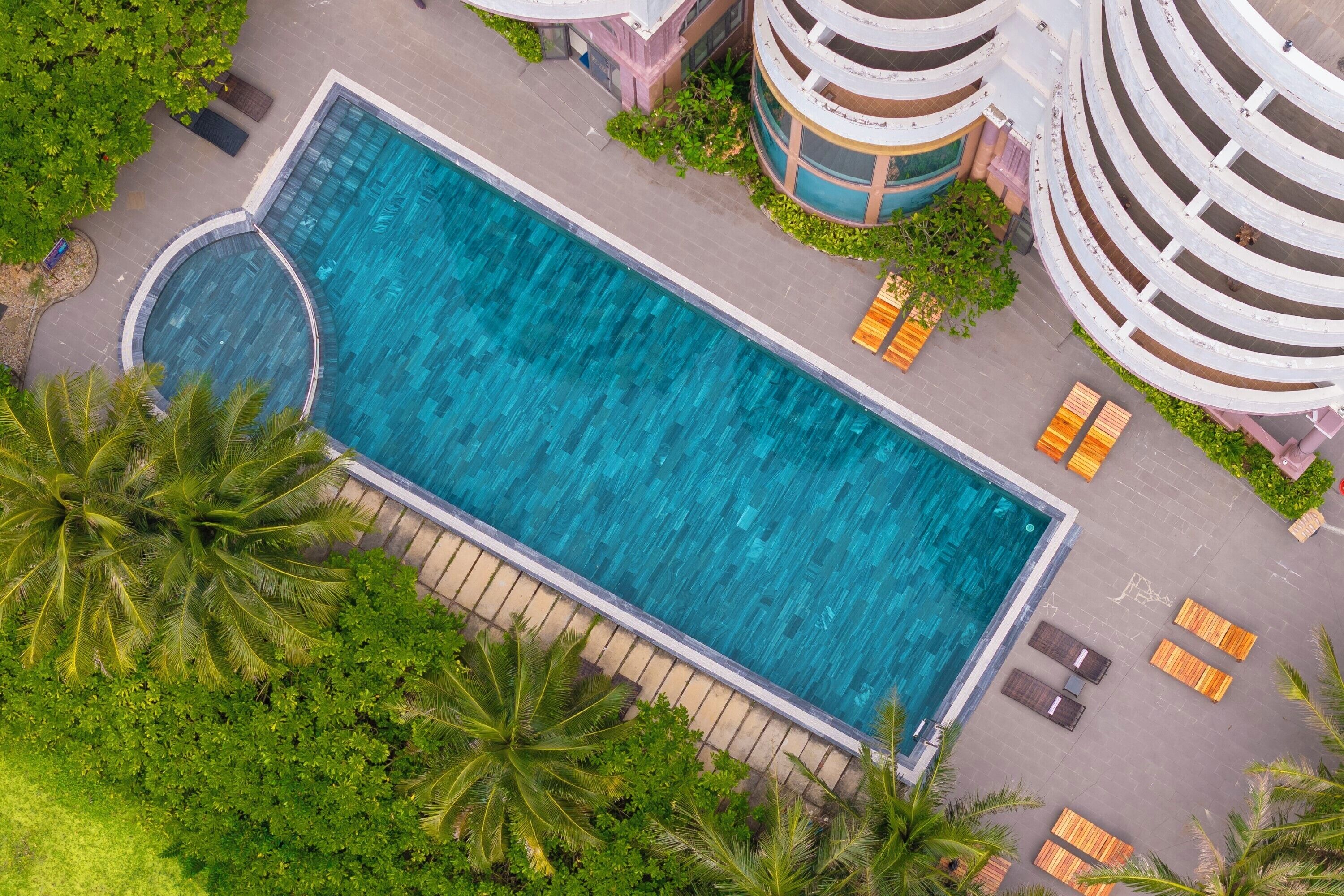 Outdoor pool, pool loungers