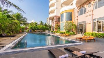 Outdoor pool, sun loungers