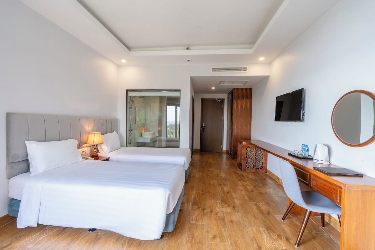 Minibar, desk, blackout curtains, free WiFi