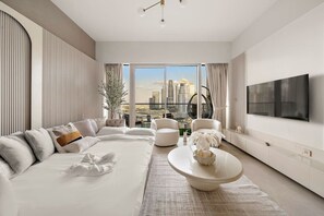 2 عدّة غرف نوم ومكتب ومكواة/لوح كي وسرير سفر