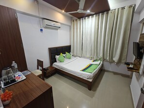 Standard Room | Desk, iron/ironing board, free WiFi, bed sheets