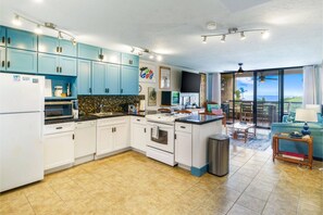 콘도, 침실 1개, 바다 전망 | 전용 주방 | 식탁