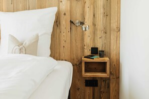 1 bedroom, in-room safe, WiFi, bed sheets