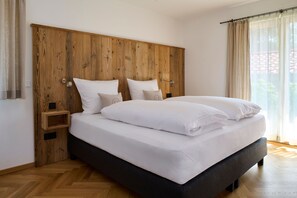 2 Schlafzimmer, Zimmersafe, Schreibtisch, Bügeleisen/Bügelbrett