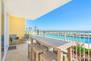Outdoor dining - Aruba Condo - First Floor Oceanfront #106 (Daytona Beach Shores)