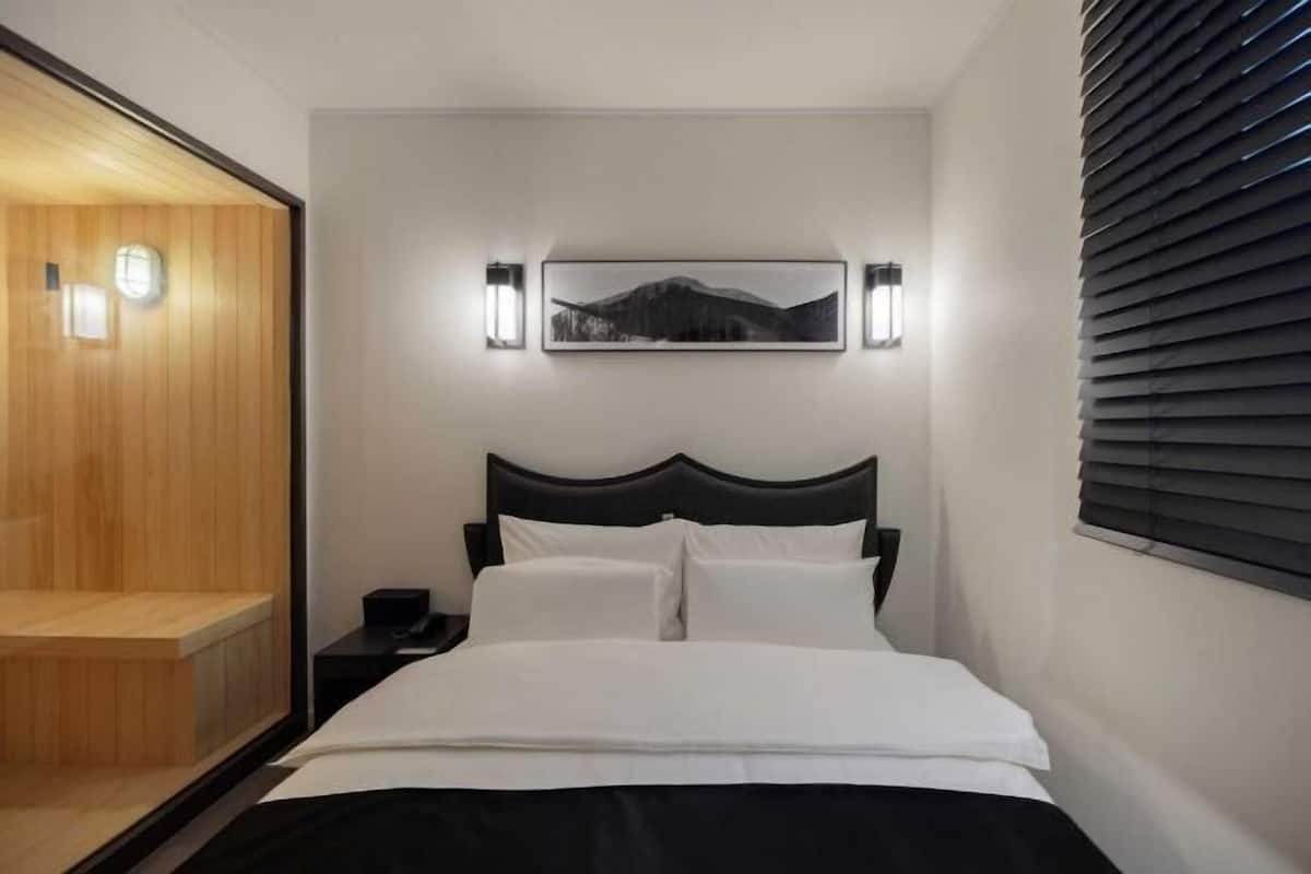 1 habitación, ropa de cama de alta calidad y escritorio