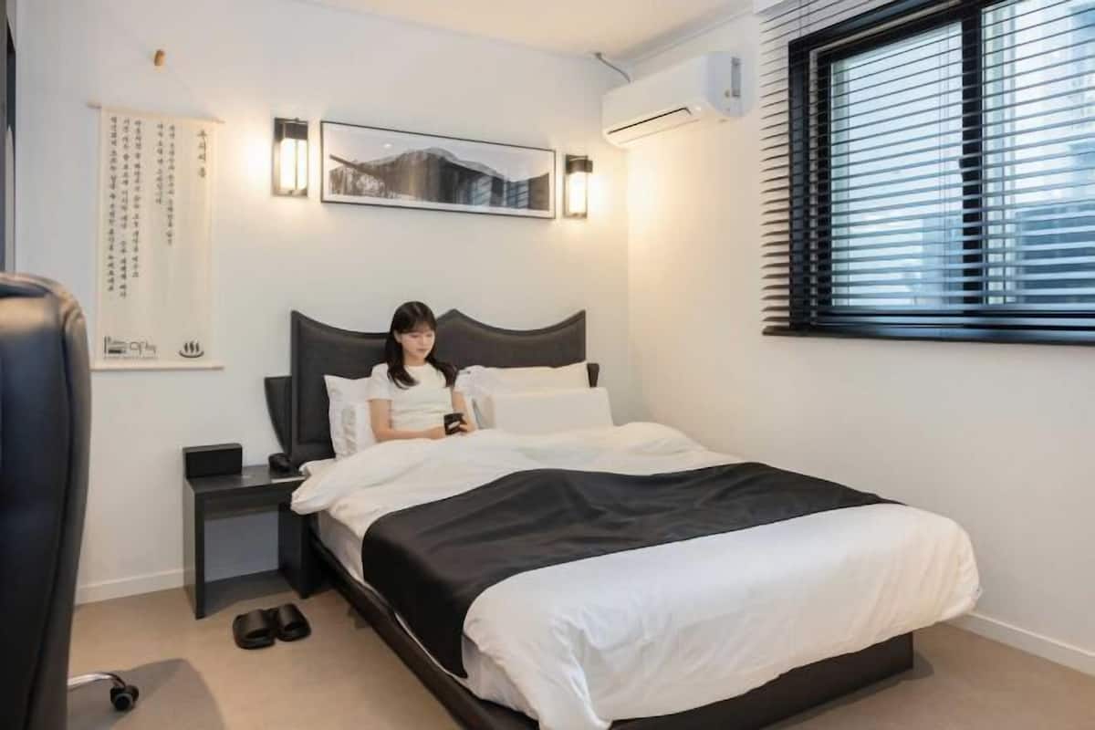 1 habitación, ropa de cama de alta calidad y escritorio