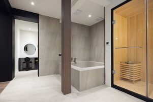 Signature | 1 quarto, roupas de cama premium, escrivaninha, cortinas blackout