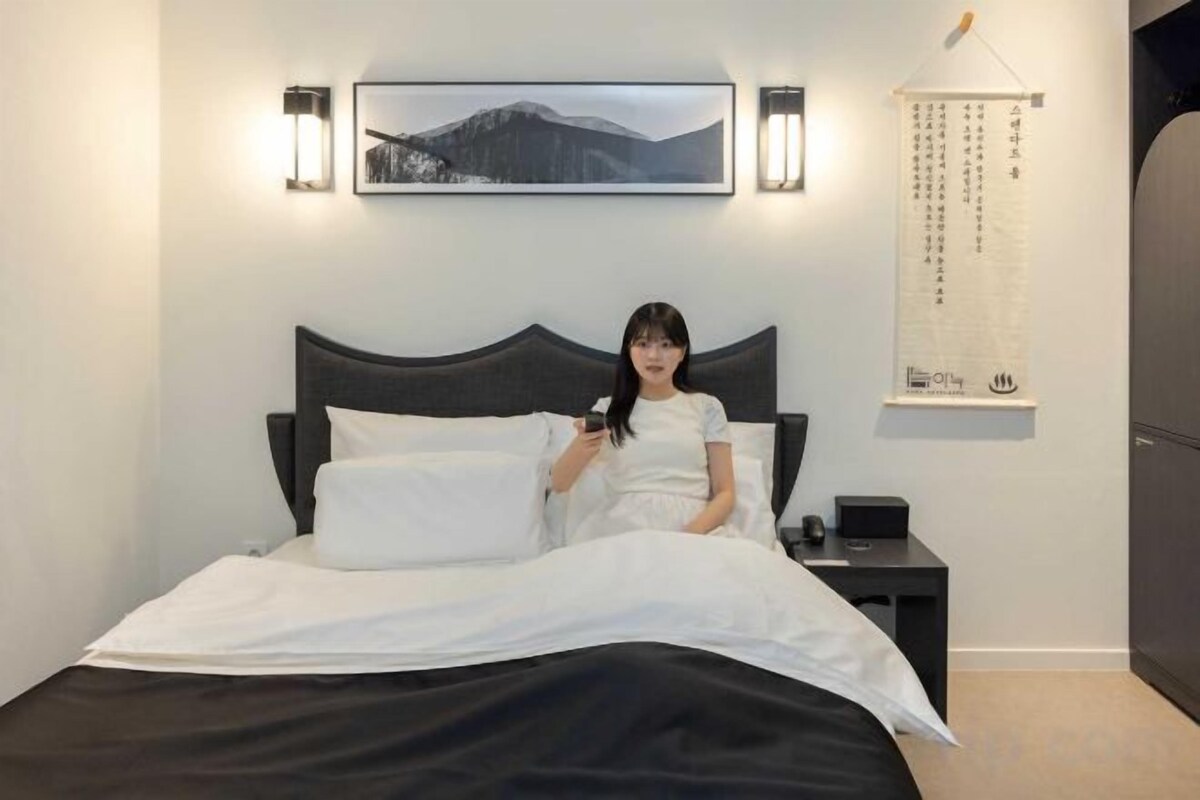 1 habitación, ropa de cama de alta calidad y escritorio 