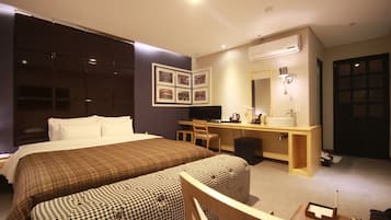 Room (Deluxe (Available on Netflix)) | 1 bedroom, free WiFi, bed sheets