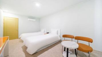 Habitación Deluxe con 2 camas individuales | 1 habitación, decoración personalizada y muebles diferentes