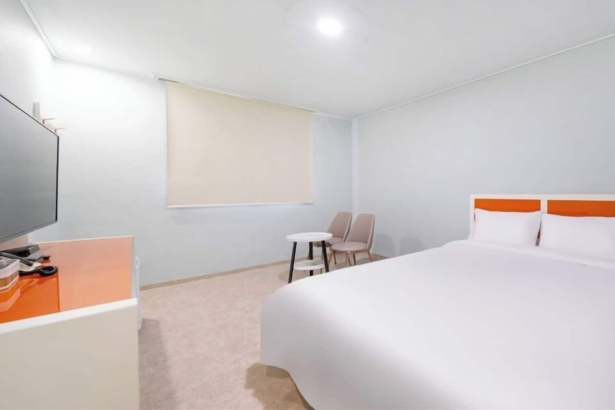 Economy Double Room | 1 bedroom, individually decorated, individually furnished, free WiFi