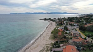 Plage, chaises longues