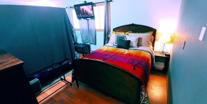 1 quarto, escrivaninha, ferros/tábuas de passar roupa, Wi-Fi de cortesia
