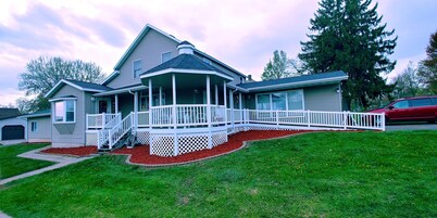 Pet Friendly, Brunet Island Studio, Ice Age Trail, Old Abe Trail, Kayak Docks