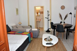 1 slaapkamer, een strijkplank/strijkijzer, gratis wifi, beddengoed