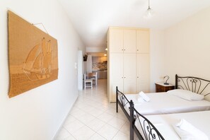 2 bedrooms, in-room safe, travel cot, free WiFi