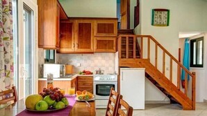 Vila (Iremia) | Cozinha privada | Geladeira grande, torradeira, talheres/pratos/utensílios de cozinha