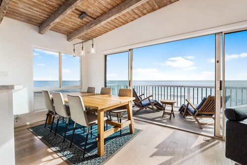 Luxury Malibu Road Oceanfront Townhouse PRIVATE BEACH