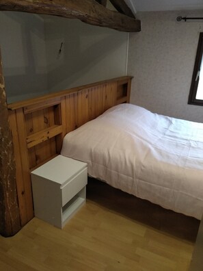 1 habitación, tabla de planchar con plancha, internet y ropa de cama 