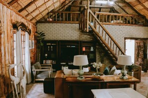 Property grounds - Ezulwini Game Lodge (Hluhluwe)