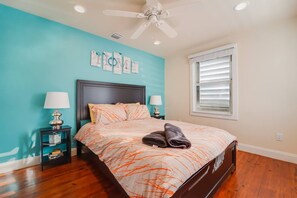 2 bedrooms, desk, iron/ironing board, travel crib - Beautiful 2BR House / 1 Gbps / Office Desk+Chair (fort lauderdale)