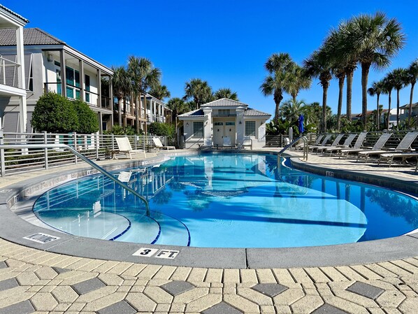 A heated pool - Waterfront 4BR Villa 3mins to Beach-Dining-Bar-Playground | Pool | EZ Parking (Destin)