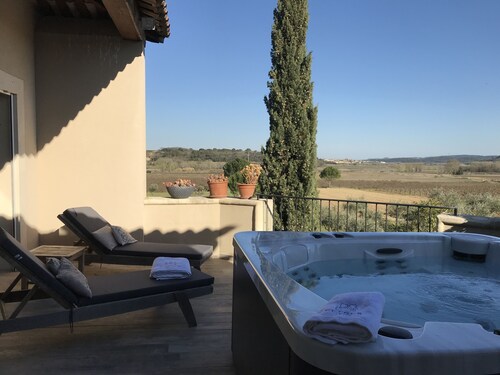 Winegrower's house with jacuzzi, sauna, spacious terrace and panoramic view