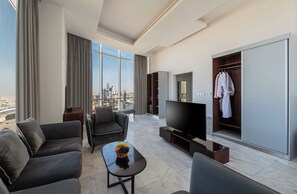 Deluxe-Studiosuite, 1 King-Bett | Laptopgeeigneter Arbeitsplatz, kostenloses WLAN, Bettwäsche