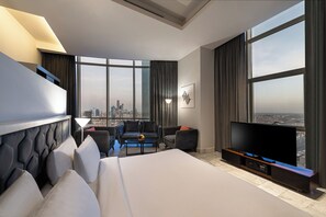 Panoramic-Studiosuite, 1 King-Bett | Laptopgeeigneter Arbeitsplatz, kostenloses WLAN, Bettwäsche