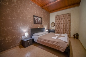 Apartment | 3 bedrooms, desk, iron/ironing board, free WiFi