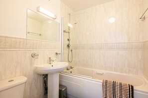 Bathroom - Victoria Quays Loft Apt - Free Parking (Sheffield)