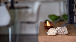 Unclassified image, 3 of 20, button