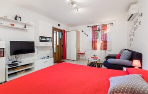 Apartment | 1 bedroom, iron/ironing board, free WiFi, bed sheets