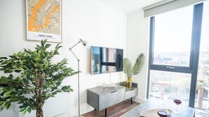 Apartemen Standar | Area keluarga | Smart TV