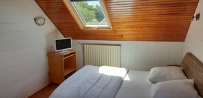 3 chambres, fer et planche à repasser, Wi-Fi gratuit