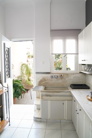 公寓 | 私人廚房 | 大型冰箱、微波爐、烤箱、爐台