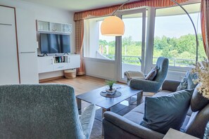 Fernseher, Tischtennisplatte