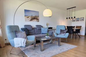 Fernseher, Tischtennisplatte