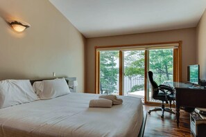 8 bedrooms, WiFi, bed sheets