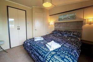 2 bedrooms, iron/ironing board, travel cot, free WiFi