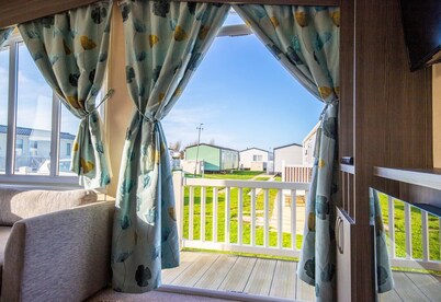 Big Skies Platinum+ holiday home WiFi, Netflix