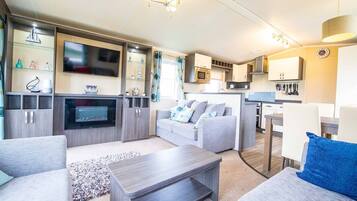 Smart TV, fireplace