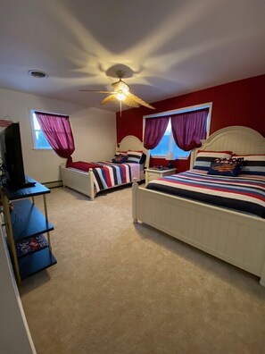 3 makuuhuonetta, silitysrauta/-lauta, vauvan matkasänky, Wi-Fi