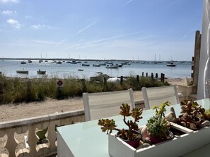 تناول الطعام بالخارج