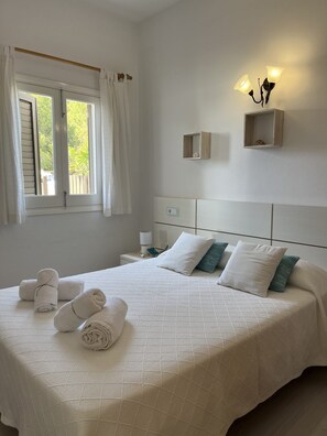 3 عدّة غرف نوم وواي فاي وملاءات أسرّة