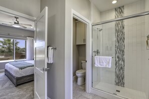 Shower - Casa Alina: 4 bedroom home steps from beach and golf course (Avila Beach)