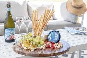 Food and drink - Live Like a Local in the Heart of Moffat Beach (Moffat Beach)