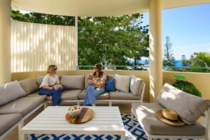 Property grounds - Live like a local In the heart of Moffat Beach (Moffat Beach)
